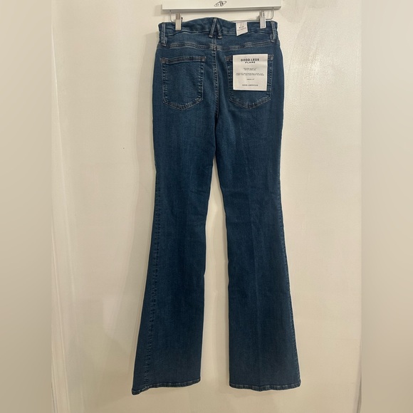 GOOD AMERICAN Good Legs Flare Jeans in Indigo - Picture 5 of 5